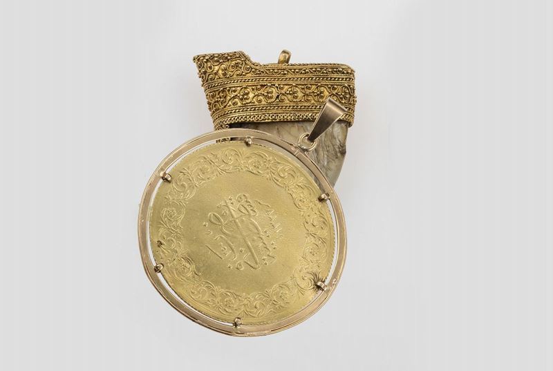 Two gold pendants  - Auction Jewels - Cambi Casa d'Aste