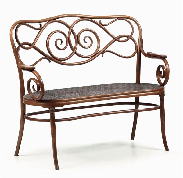 Salottino tipo Thonet, composto da divano e sei sedie in faggio curcato, XX secolo