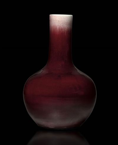 Vaso a Bottiglia in Porcellana Policroma Sangue di Bue, Cina, Dinastia Qing, Epoca Guangxu ( 1875...