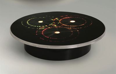 Tavolo Basso Luminoso con Struttura in Metallo Laccato, Piano in Vetro e Profilo in Alluminio.