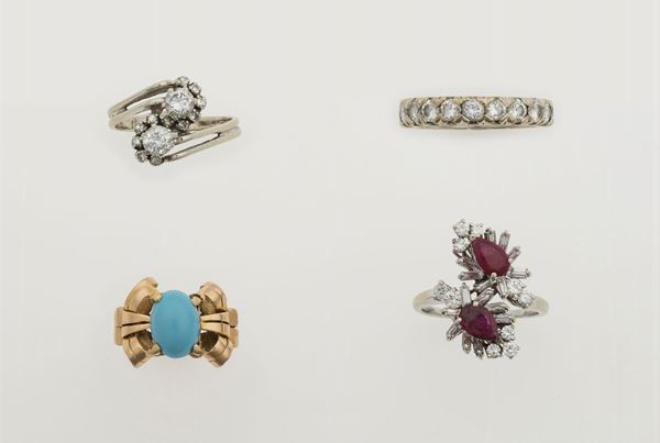 Lotto composto da due anelli con diamanti, un anello con rubini e diamanti ed un anello con vetro opalino