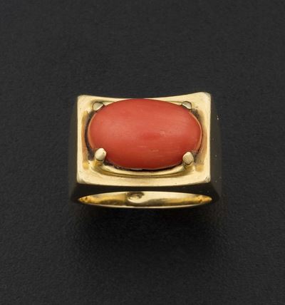 Anello con Corallo Taglio Cabochon