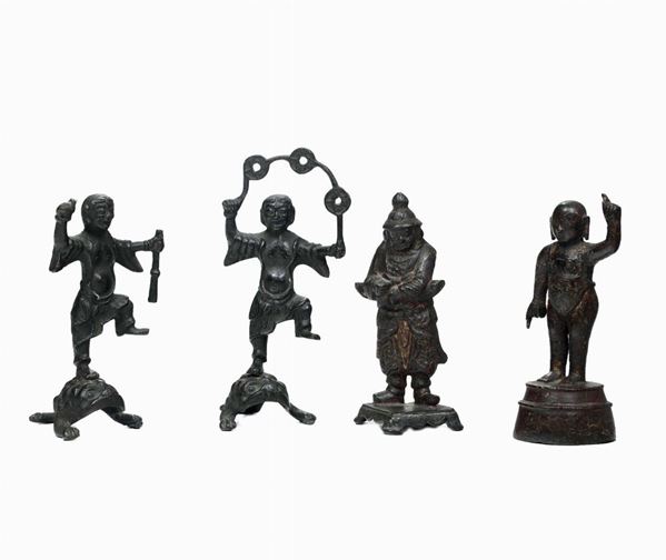 Lotto composto da quattro sculture in bronzo raffiguranti diversi personaggi, Cina, Dinastia Ming (XIV-XVII secolo)