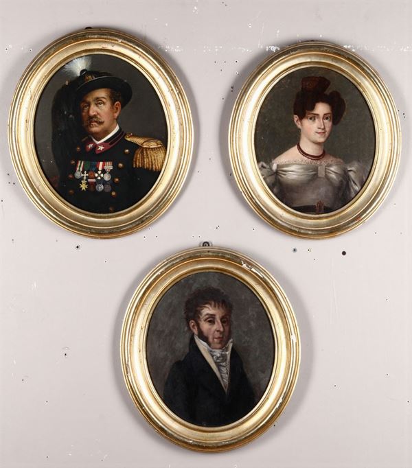 Gruppo di tre ritratti ovali in cornice dorata, XIX secolo