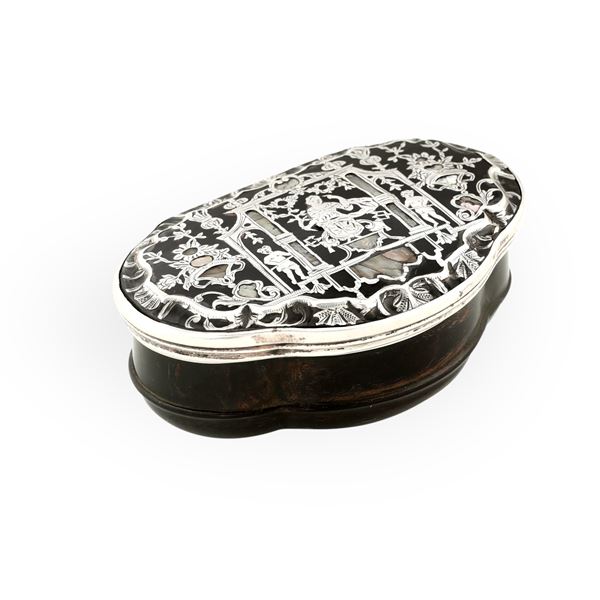 Oreficeria barocca (Napoli?) del XVIII secolo (apparentemente priva di punzonatura) Tabacchiera