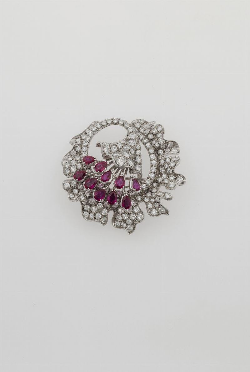 Spilla cornucopia con diamanti e rubini Burma  - Asta Fine Jewels - II - Cambi Casa d'Aste