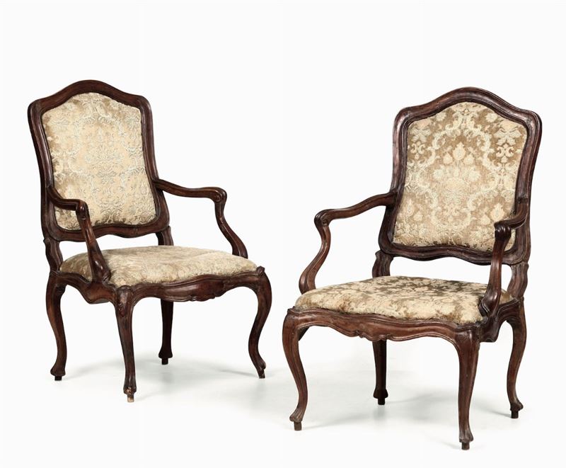 Coppia di poltrone Luigi XV in noce intagliato, XVIII secolo  - Auction Furniture | Cambi Time - Cambi Casa d'Aste