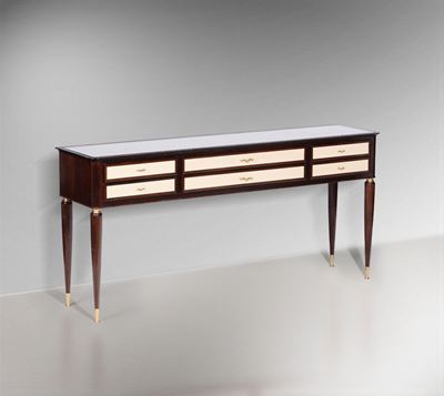 Mobile Contenitore con Struttura in Legno, Legno Laccato e Ottone. Piano in Vetro Specchiato.