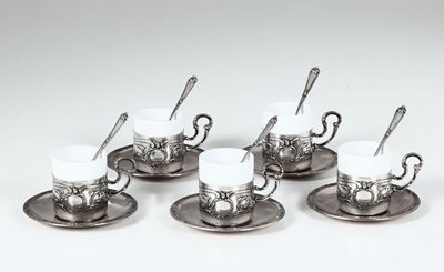 Gruppo di 5 Tazzine da Caffè in Porcellana Ginori con Piattini e Cucchiaini in Argento, XX Secolo