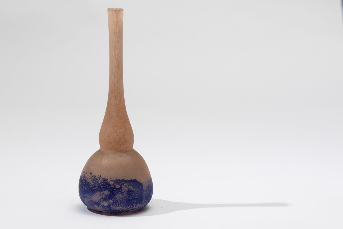 Piccolo Vaso Solifleur in Vetro Sabbiato sui Toni del Blu e del Rosa.