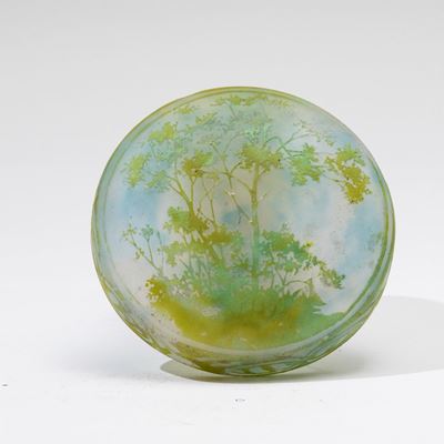 Coperchio di Scatola in Vetro a Cammeo con Decoro di Alberi su Montatura in Metallo Non Pertinent...