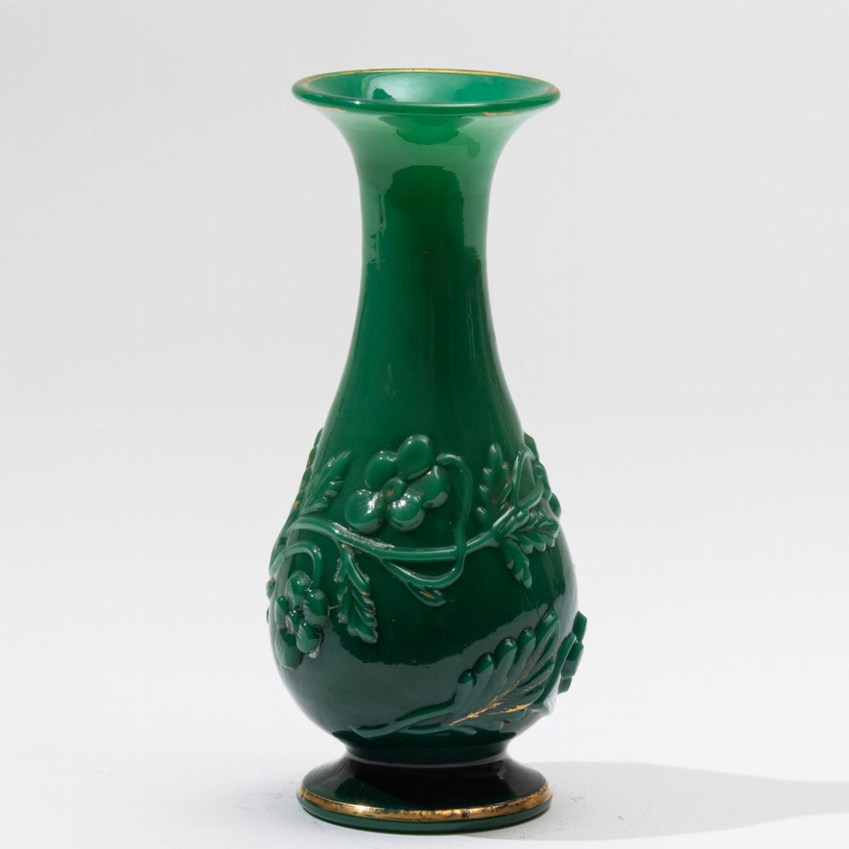 Vaso con Alto Collo in Vetro Verde con Decoro Floreale a Rilievo e Applicazioni Dorate.