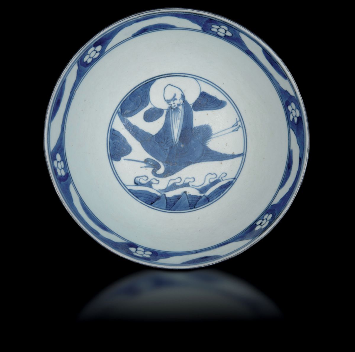 Bowl in Porcellana Bianca e Blu con Figure di Saggi Entro Riserve, Decori Floreali e Ideogrammi, ...