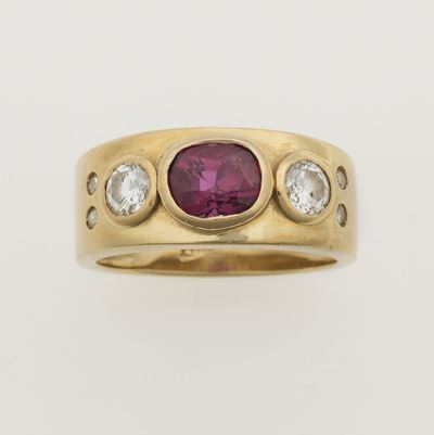 Anello con Rubino e Diamanti