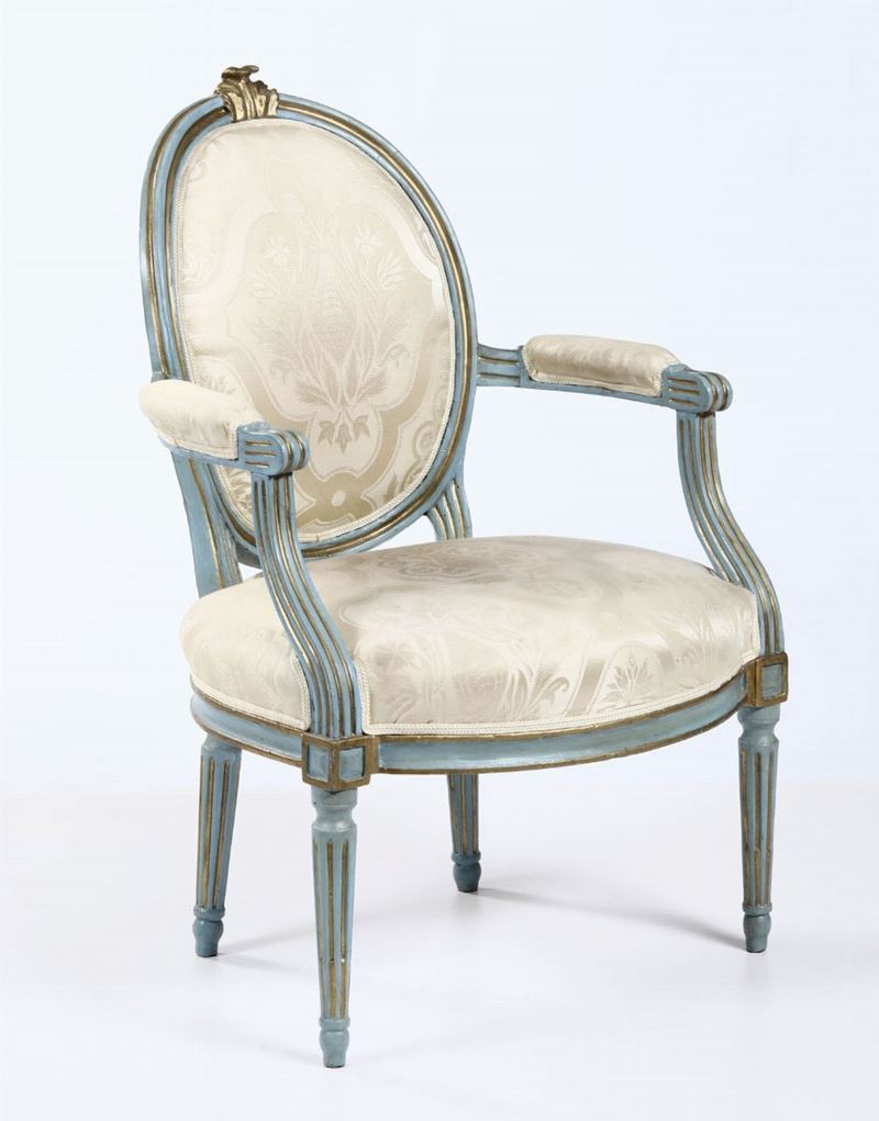 Poltroncina in legno laccato azzurro e oro con rivestimento bianco, XX secolo  - Auction Furniture - Cambi Casa d'Aste