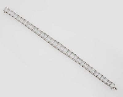 Horowitz per Harry Winston. Bracciale con Diamanti Taglio Smeraldo per Ct 40,20 Stimati