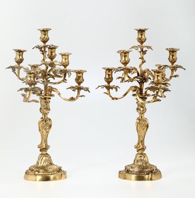 Coppia di Candelabri Luigi XV a Sette Luci in Bronzo Dorato e Cesellato, Francia, XIX Secolo