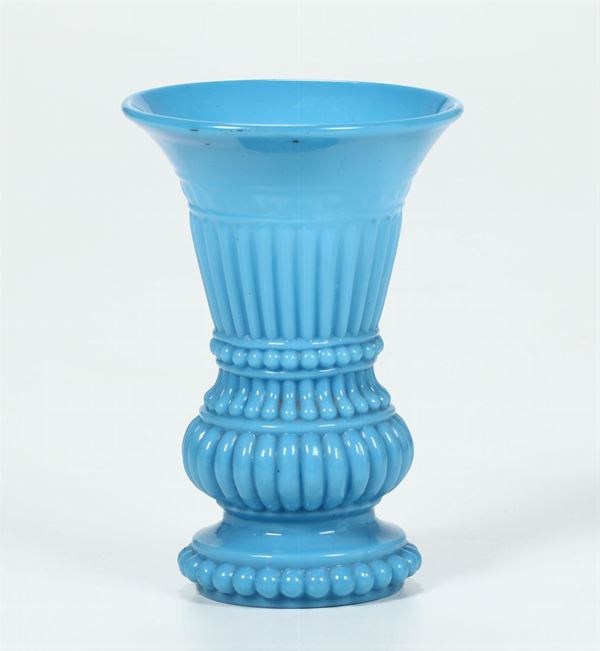 Piccolo vaso in vetro azzurro, XX secolo