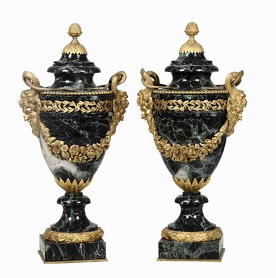 Coppia di Vasi Ad Anfora in Marmo Verde con Ricca Montatura in Bronzo Dorato, XIX Secolo