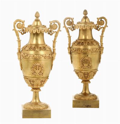 Coppia di Vasi Biansati in Bronzo Dorato, XIX Secolo