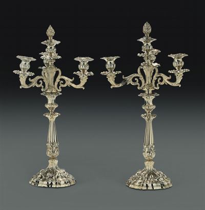 Coppia di Candelabri in Argento a Tre Bracci, Bollo Dell'italia Turrita e Dell'argentiere Frances...