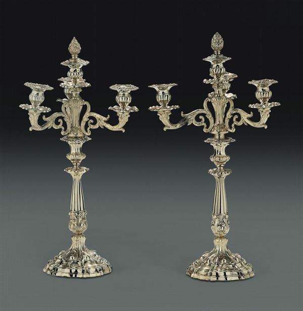 Coppia di candelabri in argento a tre bracci. Bollo dell'Italia turrita e dell'argentiere Francesco Ceppi, Milano XIX-XX secolo