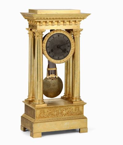 Pendola da Tavolo a Portico in Bronzo Dorato e Cesellato, Francia XIX Secolo