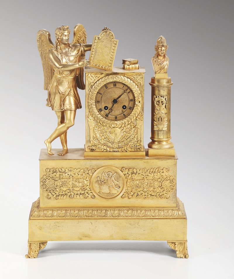 Pendola da tavolo in bronzo dorato e cesellato, Francia fine XIX secolo  - Asta Antiquariato Aprile - Cambi Casa d'Aste