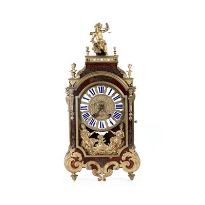 J. Mornand a Paris, Pendola da tavolo con decori in stile boulle e figura di putto alato, XIX sec...