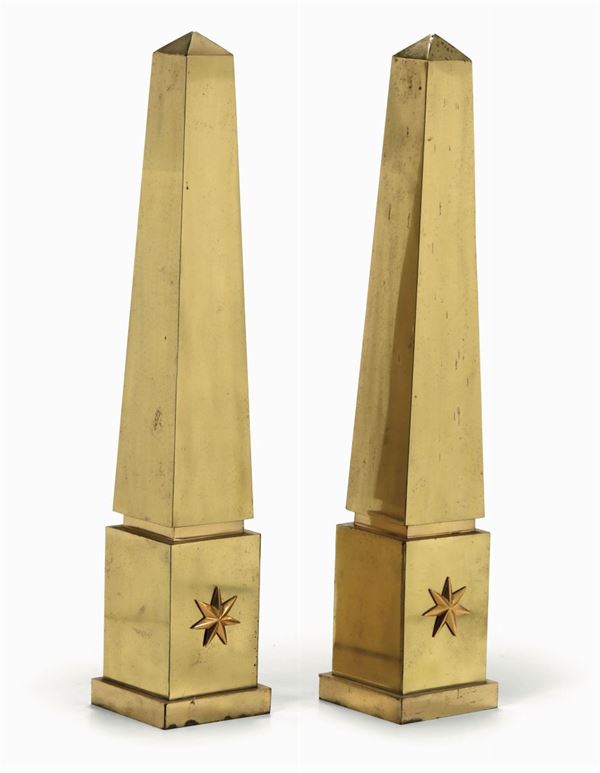 Coppia di obelischi in bronzo dorato, XX secolo