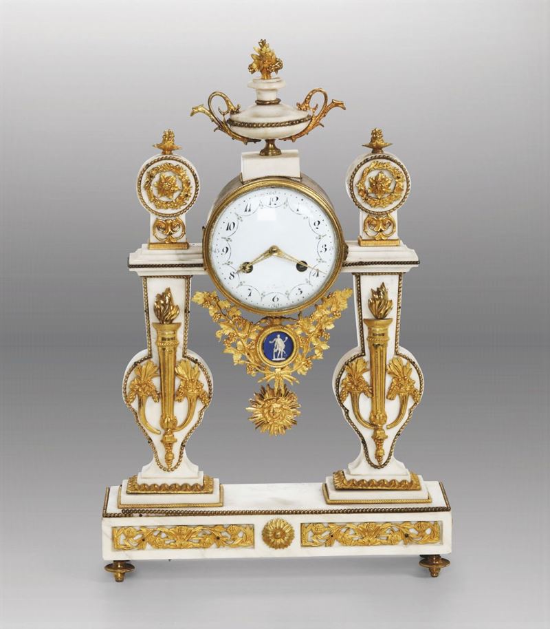 Pendola a portico in marmo e bronzo dorati, Francia XIX secolo  - Auction Antique Clocks - Cambi Casa d'Aste