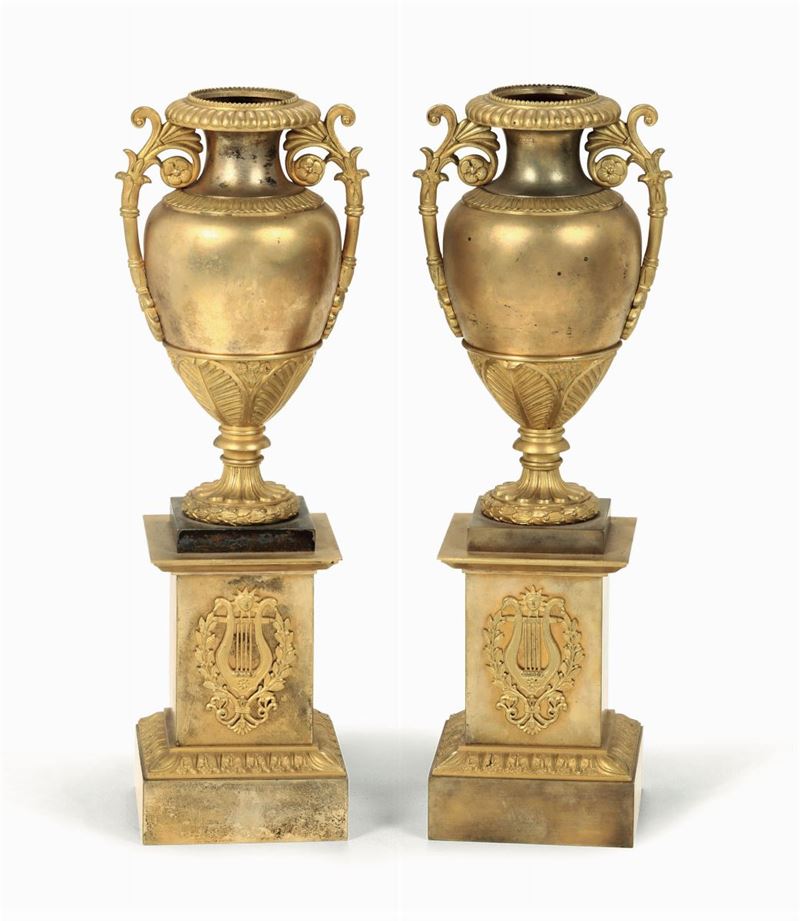Coppia di vasetti in bronzo dorato e cesellato, XIX-XX secolo  - Asta Antiquariato - Cambi Casa d'Aste