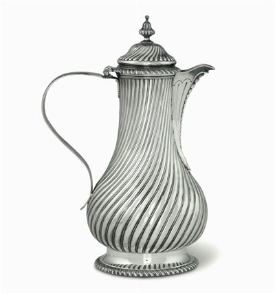 Caffettiera in Argento Fuso, Sbalzato e Cesellato, Londra 1769, Argentiere Emick Romer