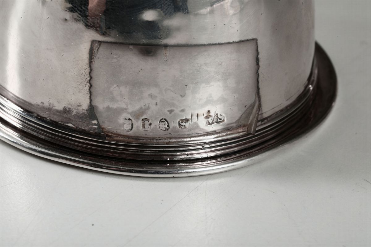 Due Imbuti per Vino e un Muffineer in Argento