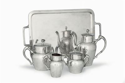 Servito da Tè e Caffè Composto da Quattro Pezzi e Vassoio Rettangolare con Manici, Germania Prima...