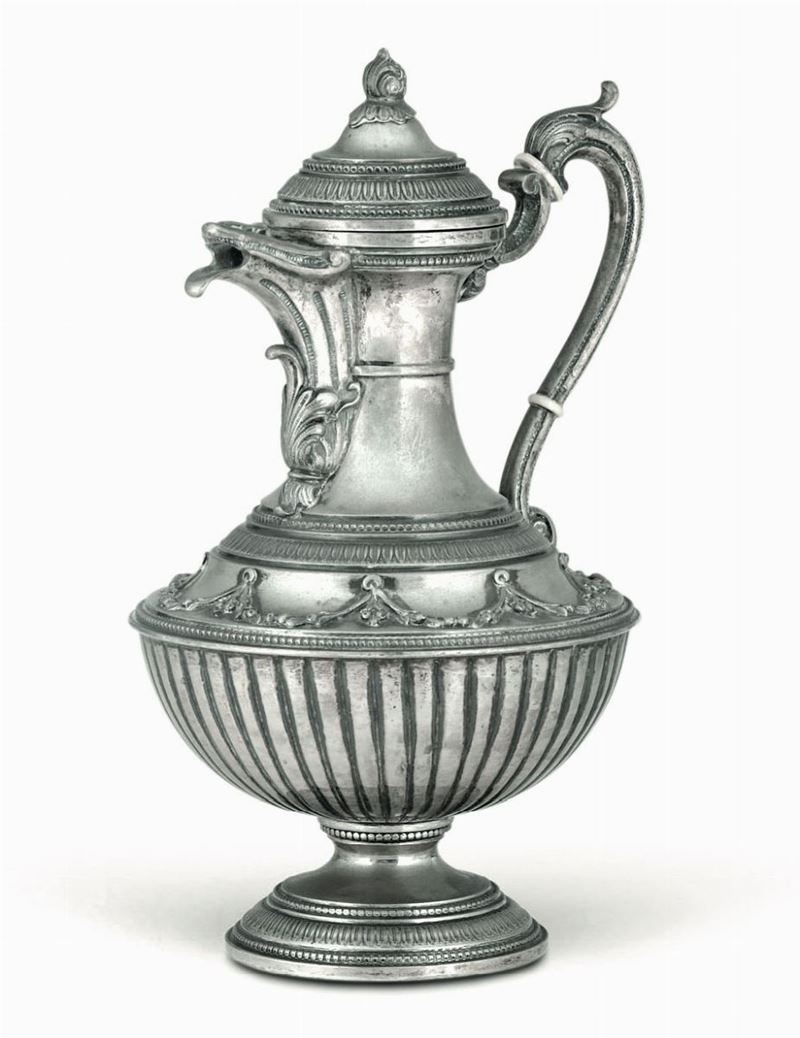 Caffettiera in argento fuso e cesellato, manifattura europea del XX secolo  - Asta Antiquariato - Cambi Casa d'Aste