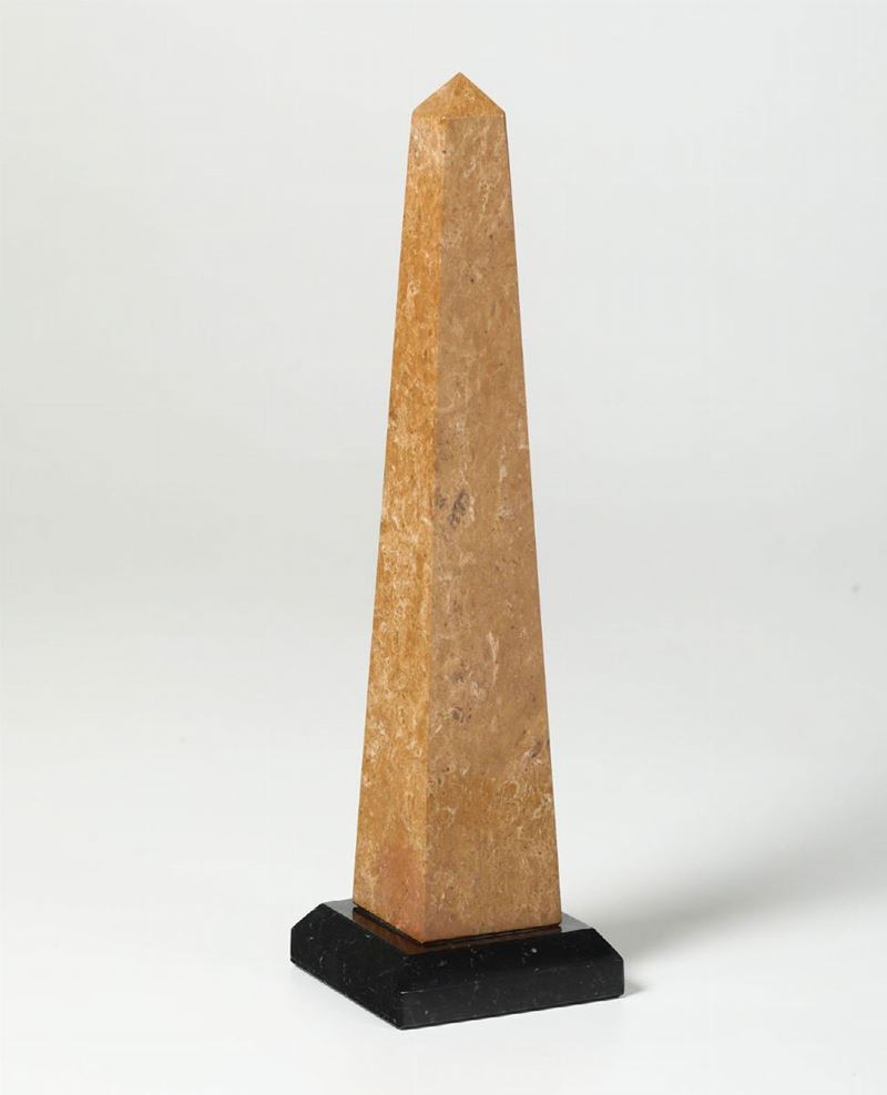 Obelisco in marmo  - Asta Dipinti e Arredi - Cambi Casa d'Aste