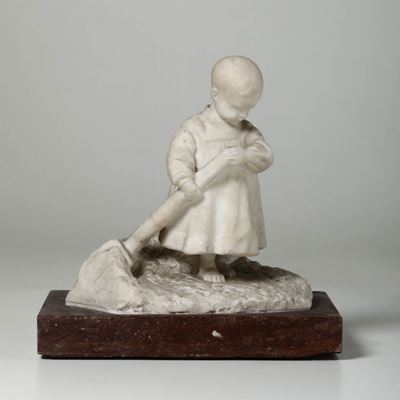 Scultura in Marmo Raffigurante Bimbo con Martello, XX Secolo