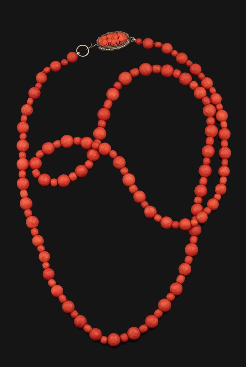 Coral necklace with a silver clasp  - Auction Fine Coral Jewels - I - Cambi Casa d'Aste