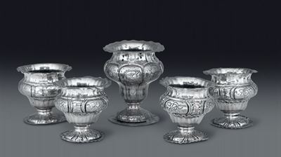 Insieme di Cinque Vasetti in Argento con Decori a Volute, XX Secolo