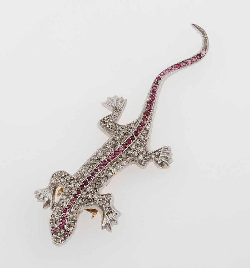 Diamond, ruby, gold and platinum clasp  - Auction Fine Jewels - II - Cambi Casa d'Aste