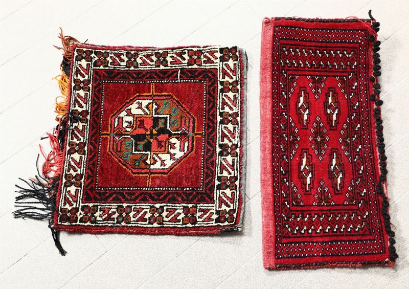 Lotto di due sacche turkmene meta XX secolo  - Asta Arredi - Cambi Casa d'Aste