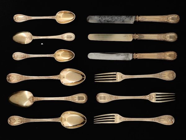 Servizio di posate in argento cesellato e dorato composto da 162 pezzi. Parigi seconda metà del XIX  [..]