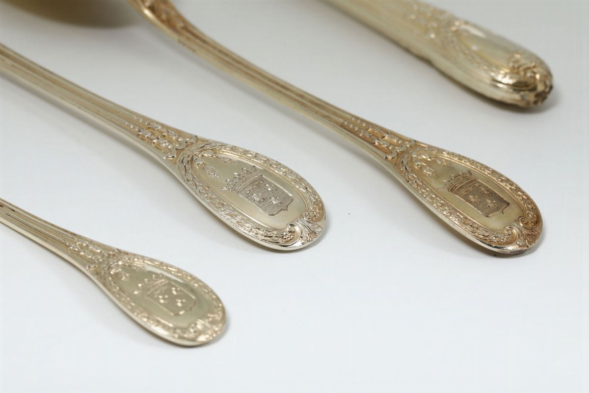 Servizio di Posate in Argento Cesellato e Dorato Composto da 162 Pezzi. Parigi Seconda Metà del X...