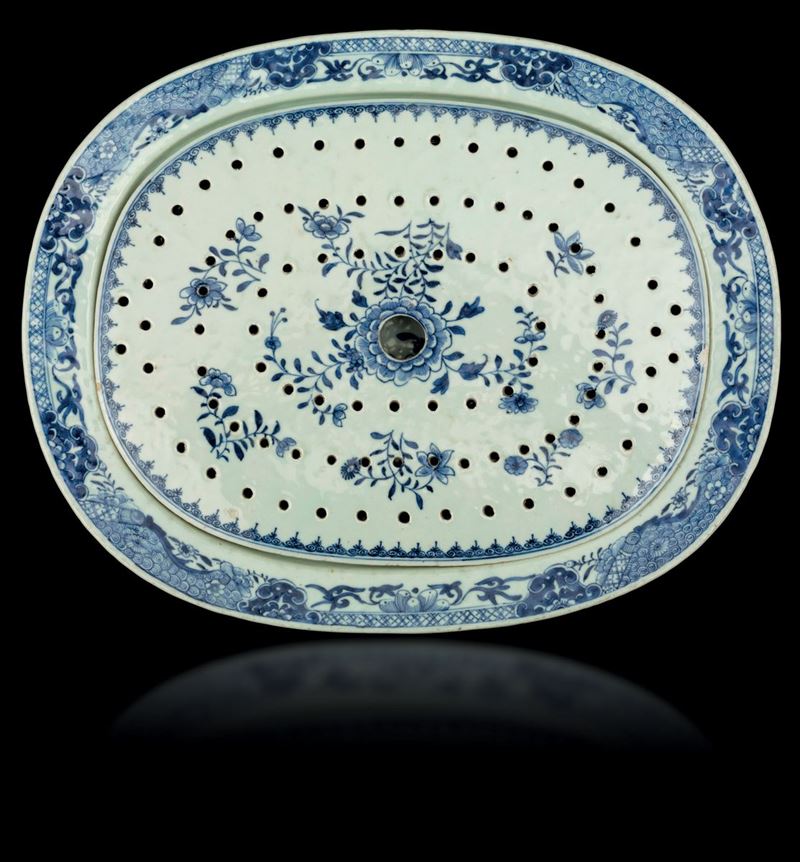An oval serving dish, China, Qing Dynasty  - Auction Fine Chinese Works of Art - Cambi Casa d'Aste
