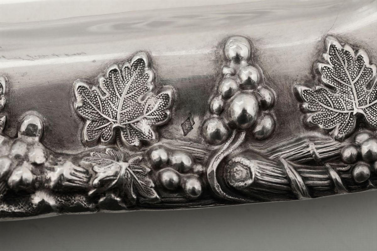 Guantiera in Argento Fuso e Cesellato, Probabilmente Francia XIX-XX Secolo