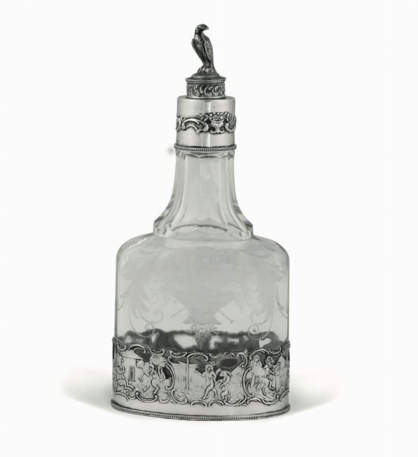 Flacone in vetro molato con finimenti in argento fuso, sbalzato e traforato. Germania XIX-XX secolo.
