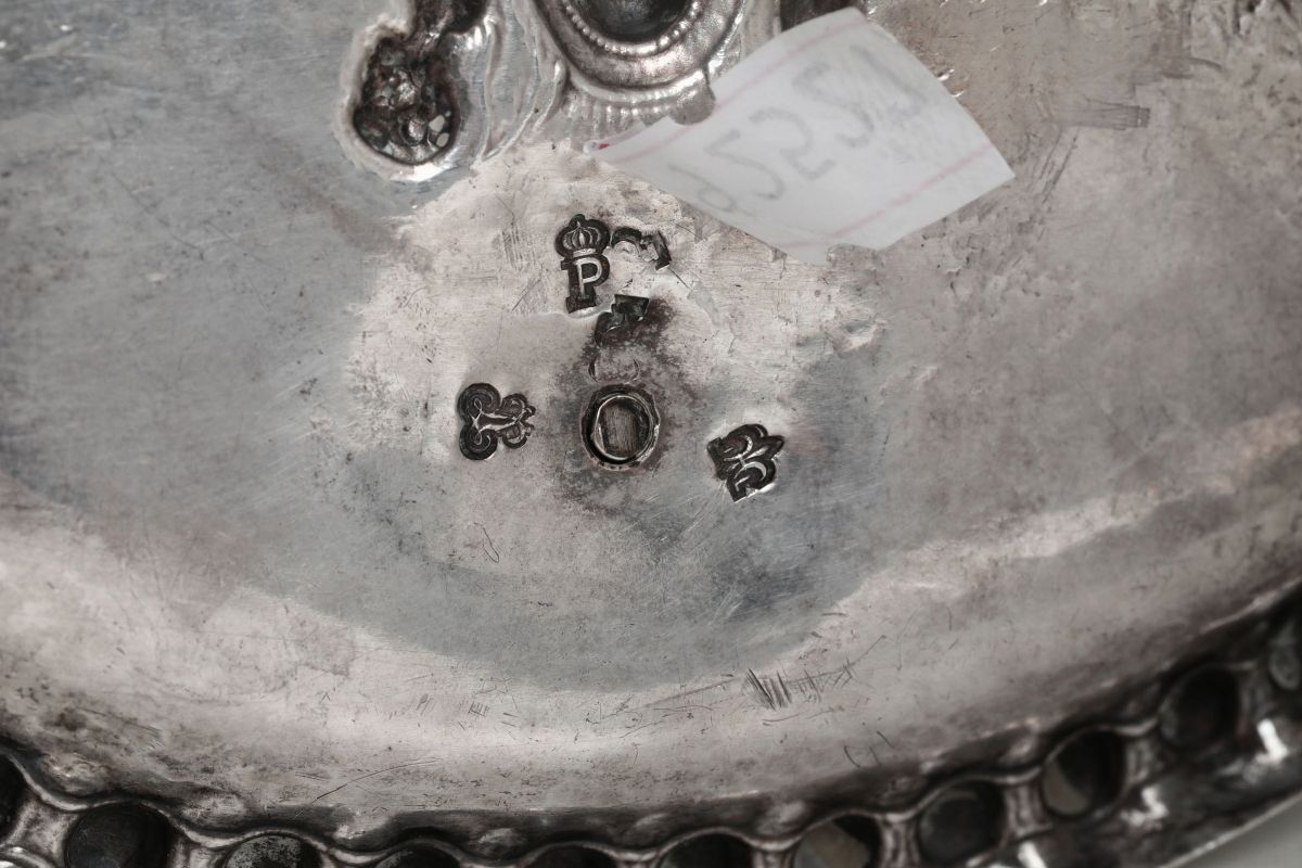 Calamaio in Argento Fuso, Sbalzato e Cesellato. Bolli di Imitazione della Manifattura Francese de...