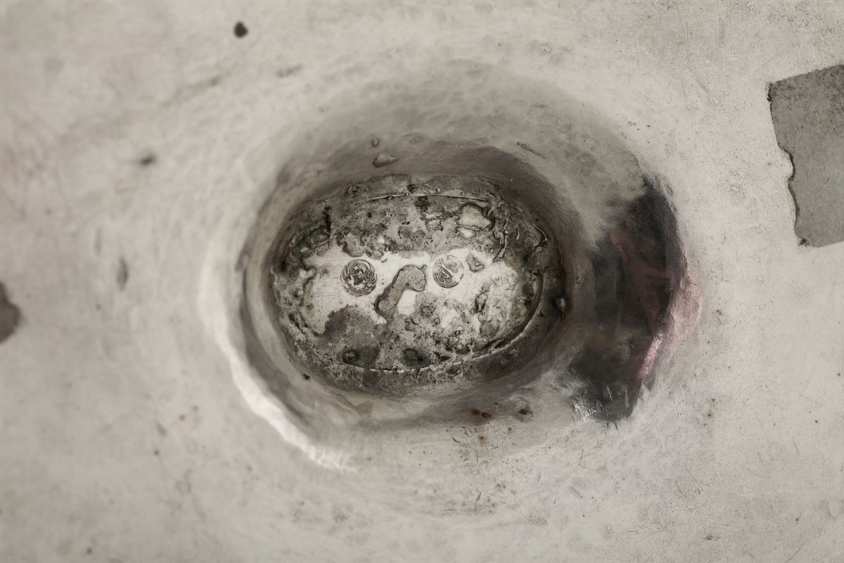 Salsiera in Argento Sbalzato e Cesellato Venezia, XIX Secolo, Bollo di Garanzia della Città e Mar...