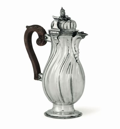 Caffettiera in Argento Fuso, Sbalzato e Cesellato Ausburg Metà del XVIII Secolo, Argentiere Johan...